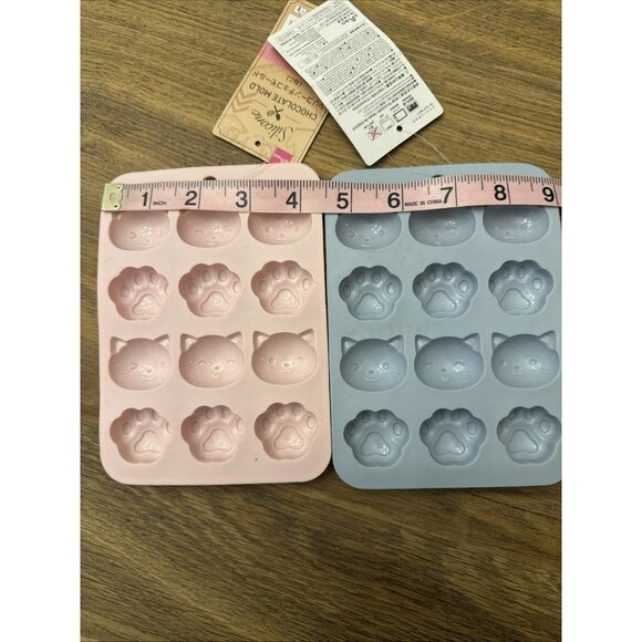 Daiso Silicone Chocolate Mold Cat Paws 2 Sets Pink Blue Cats Small NWT Soap Ice - Picture 4 of 4